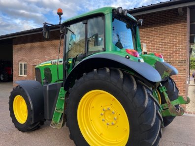 John Deere 6820