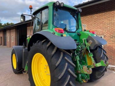 John Deere 6820