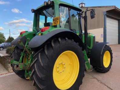 John Deere 6820