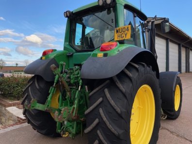 John Deere 6820