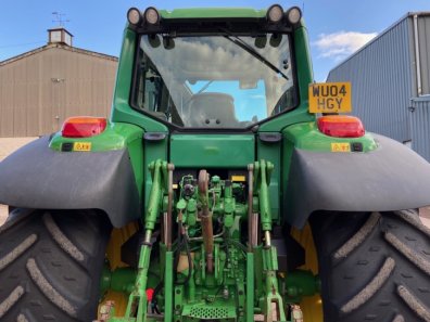 John Deere 6820