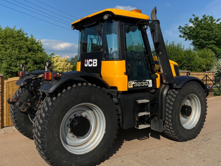 JCB 3230 Plus