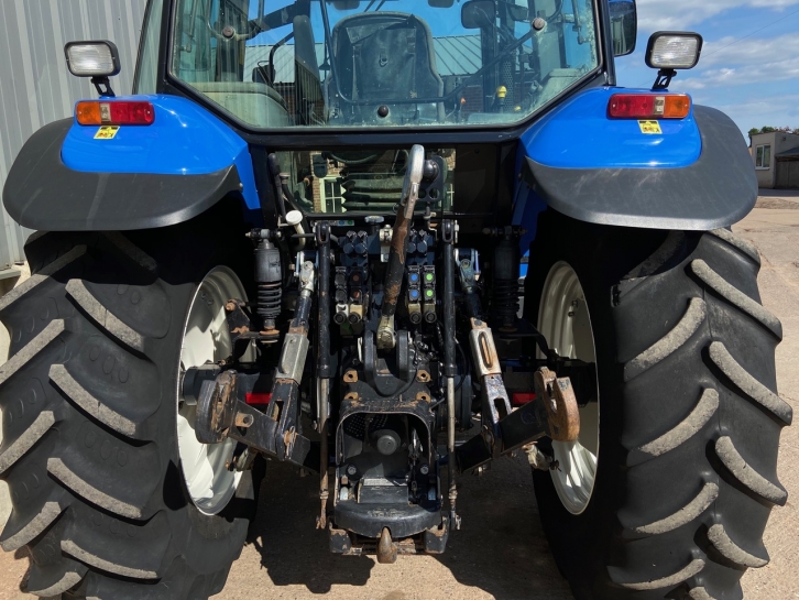 New Holland TM130