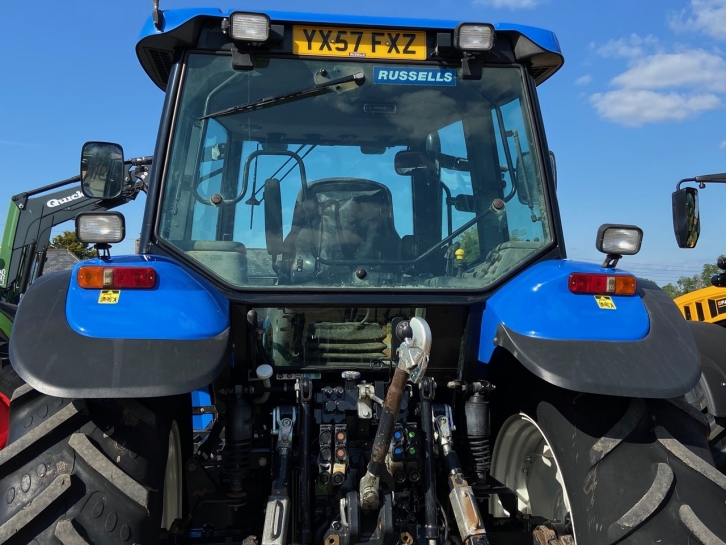 New Holland TM130