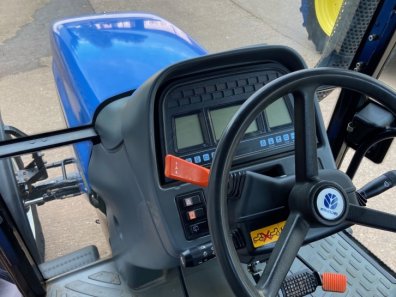 New Holland TM130