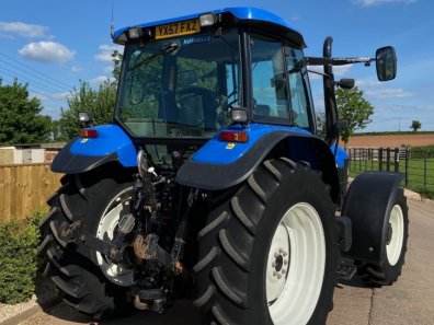 New Holland TM130