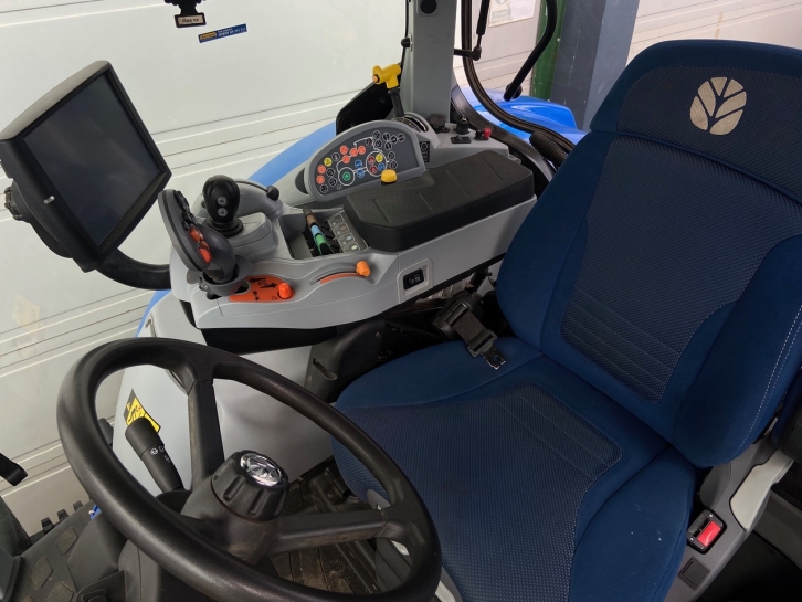 New Holland T7.210