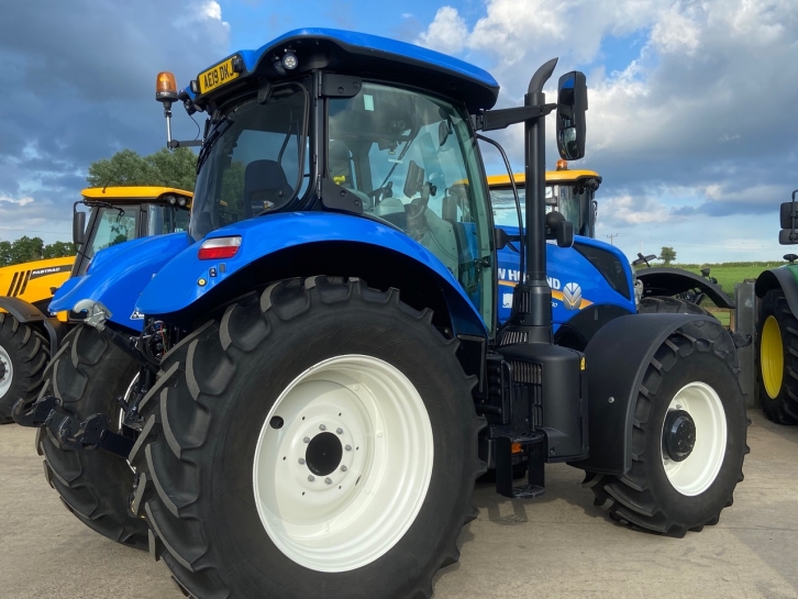 New Holland T7.210
