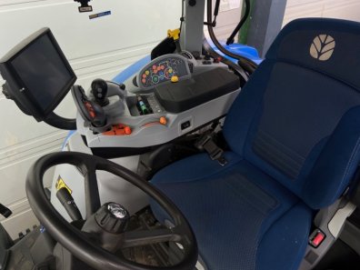 New Holland T7.210