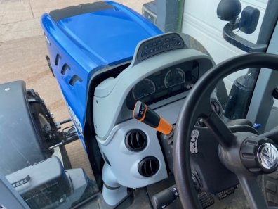 New Holland T7.210