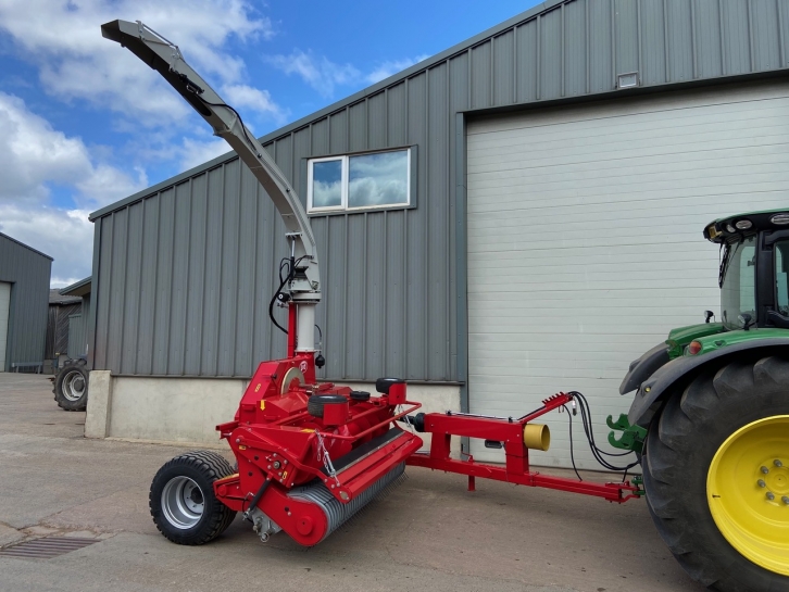Lely Storm P 300 trailed forager