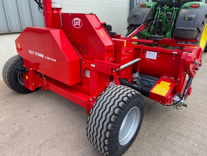 Lely Storm P 300 trailed forager