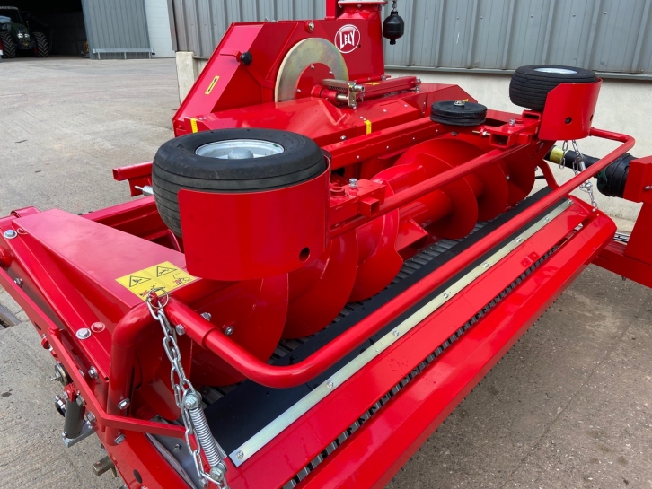 Lely Storm P 300 trailed forager