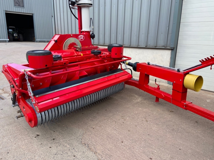 Lely Storm P 300 trailed forager