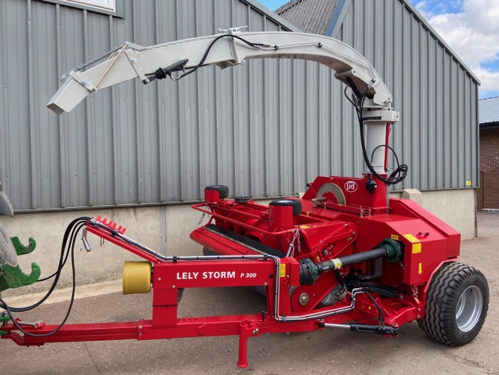 Lely Storm P 300 trailed forager
