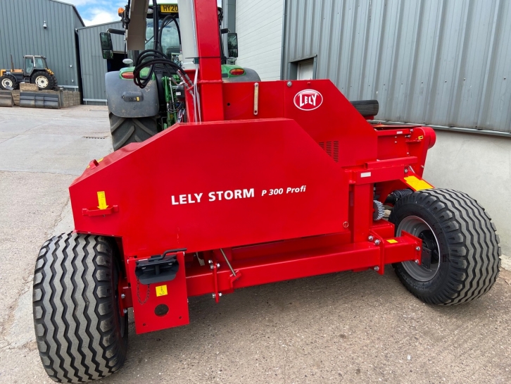 Lely Storm P 300 trailed forager