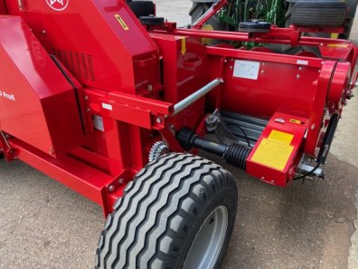 Lely Storm P 300 trailed forager