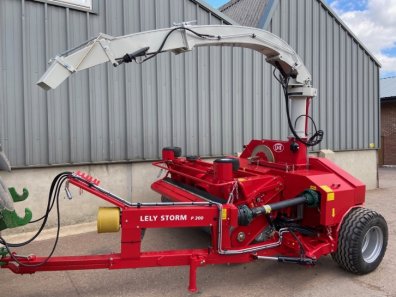 Lely Storm P 300 trailed forager