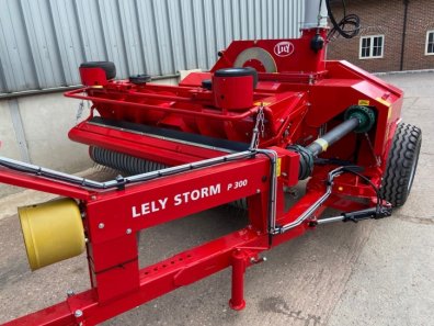 Lely Storm P 300 trailed forager