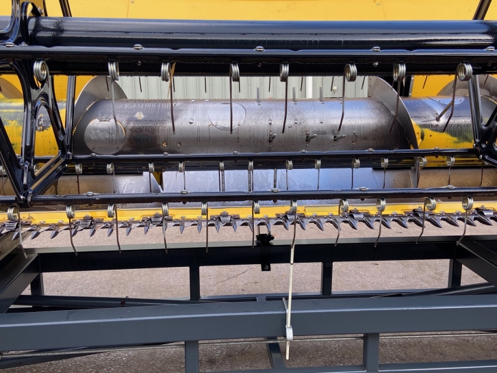 New Holland CR7.90 Twin Rotor narrow body combine