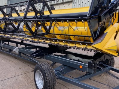 New Holland CR7.90 Twin Rotor narrow body combine