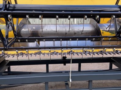 New Holland CR7.90 Twin Rotor narrow body combine