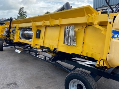 New Holland CR7.90 Twin Rotor narrow body combine