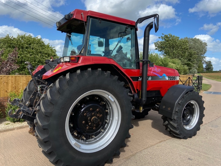 Case 7220 Pro