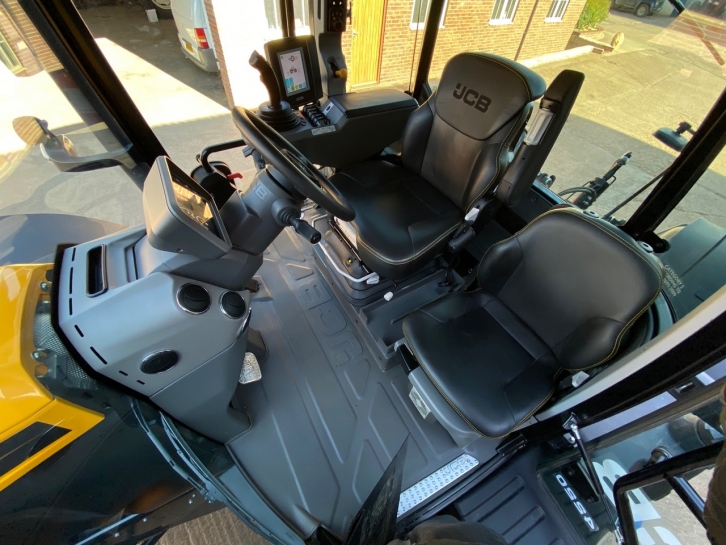 JCB 4220