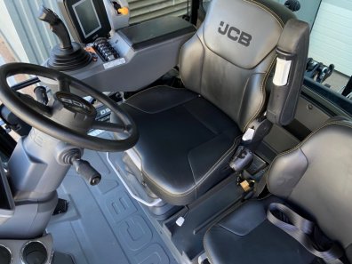 JCB 4220