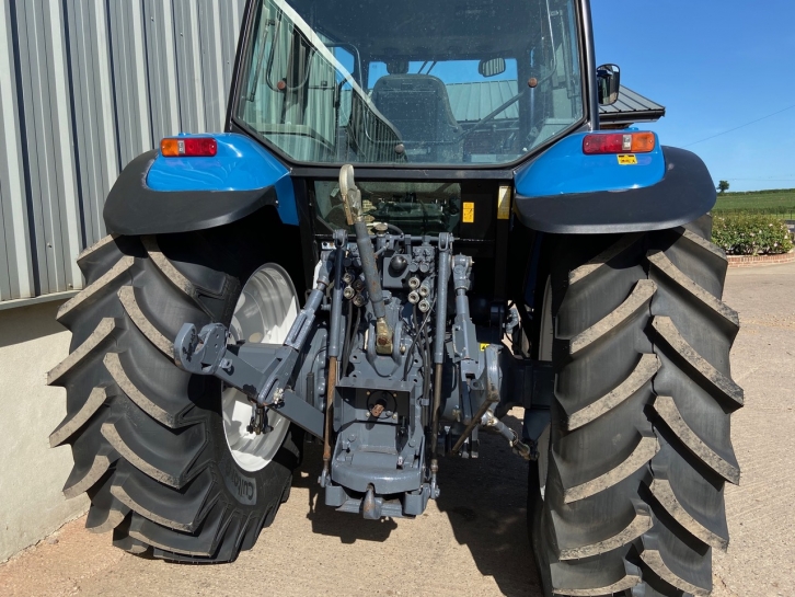 New Holland 8560