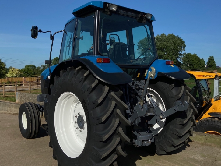 New Holland 8560