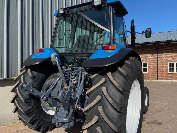 New Holland 8560