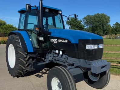 New Holland 8560
