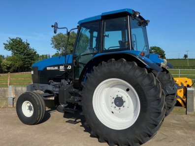 New Holland 8560