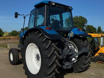 New Holland 8560