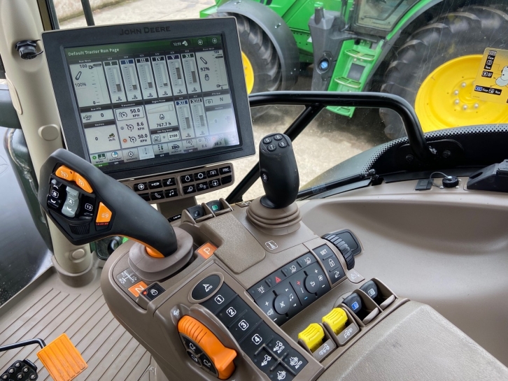 John Deere 6215R Ultimate Edition