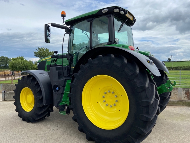 John Deere 6215R Ultimate Edition