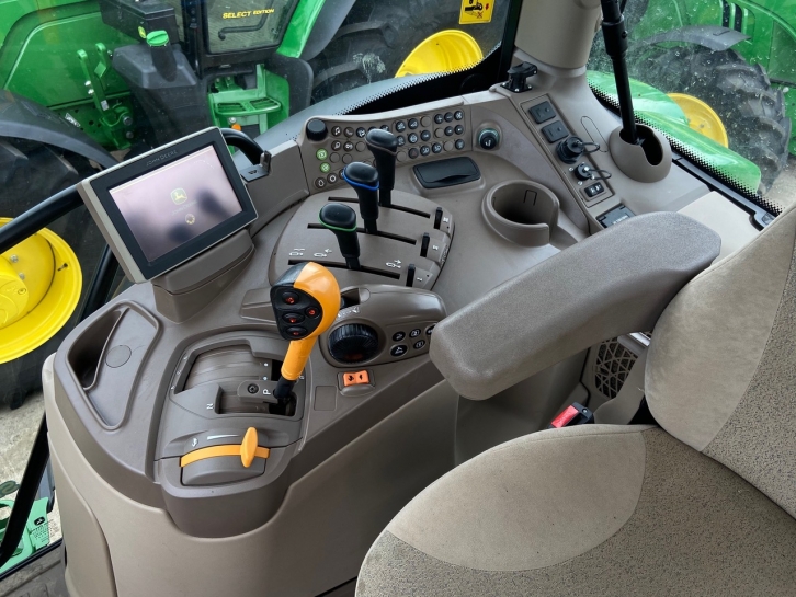 John Deere 6155R