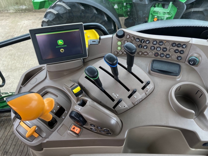 John Deere 6155R