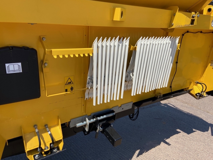 New Holland CR8.80 Twin Rotor narrow body combine