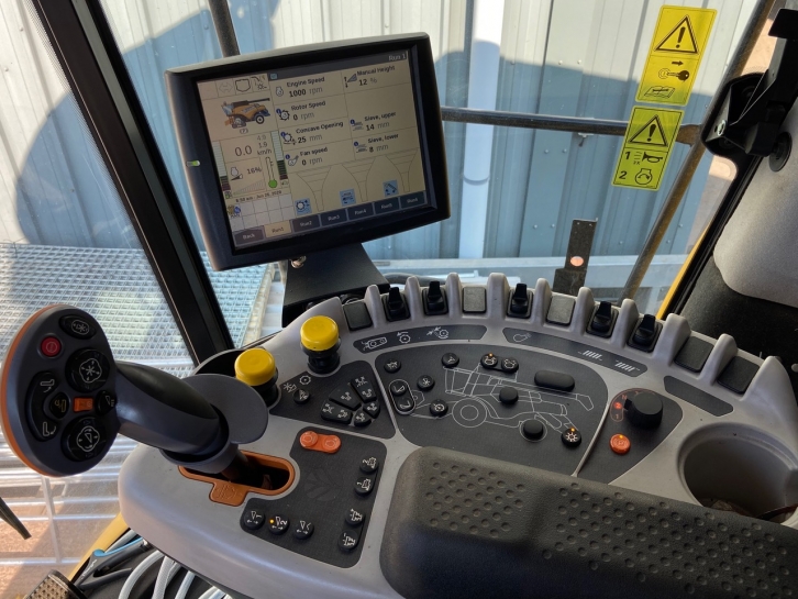 New Holland CR8.80 Twin Rotor narrow body combine