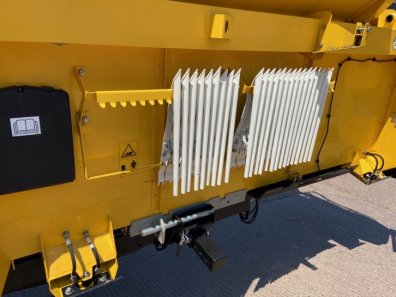 New Holland CR8.80 Twin Rotor narrow body combine