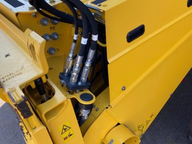 New Holland CR8.80 Twin Rotor narrow body combine
