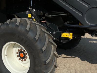 New Holland CR8.80 Twin Rotor narrow body combine