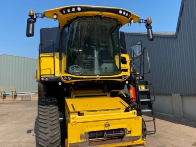 New Holland CR8.80 Twin Rotor narrow body combine