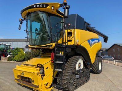New Holland CR8.80 Twin Rotor narrow body combine