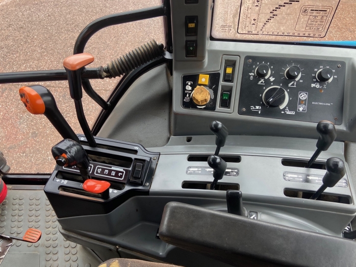 New Holland 8340 SLE