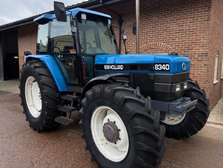 New Holland 8340 SLE