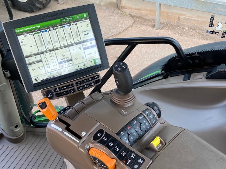 John Deere 6130R